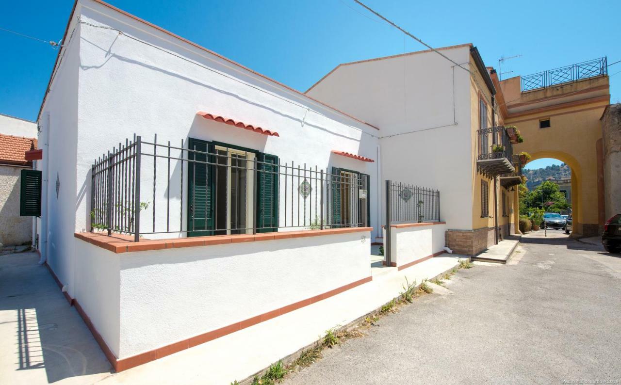 فيلا Casa Martini Mondello باليرمو المظهر الخارجي الصورة
